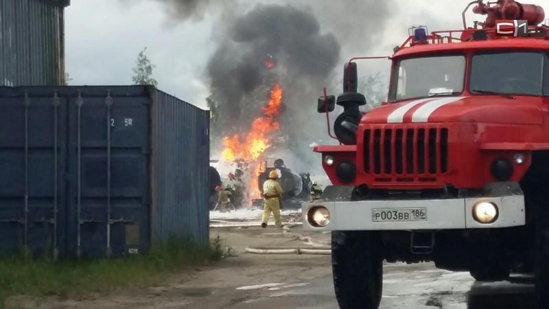 Взрыв около заправки в Сургутском районе: хлопки слышны до сих пор. ВИДЕО