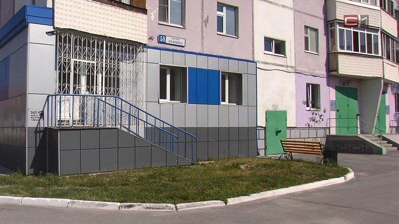 В Администрации Сургута рассказали о проблемах в работе над адресными табличками