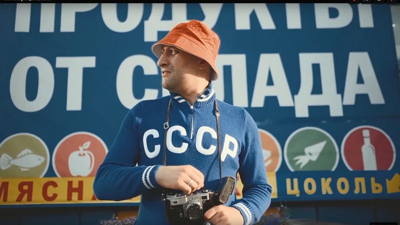 «Каждый день мы видим ЭТО». Сургутянин снял иронический клип о рекламе в центре города