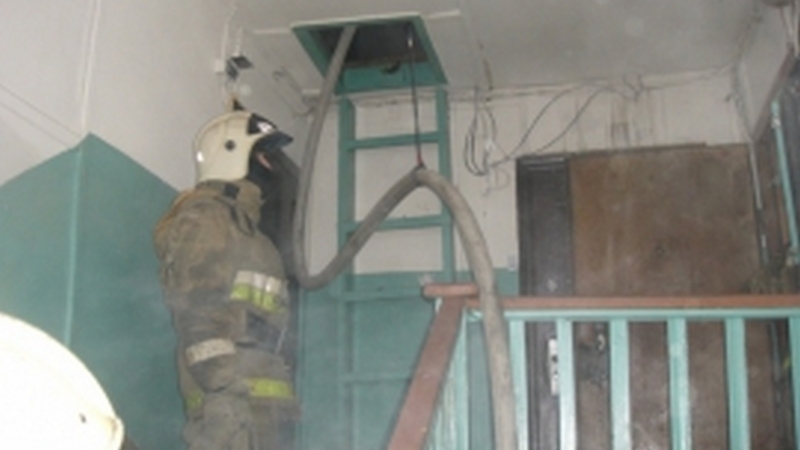Оперативно: пожарные ликвидировали возгорание в сургутской многоэтажке