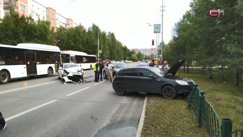 В Сургуте за минувшие выходные в ДТП пострадали 4 человека