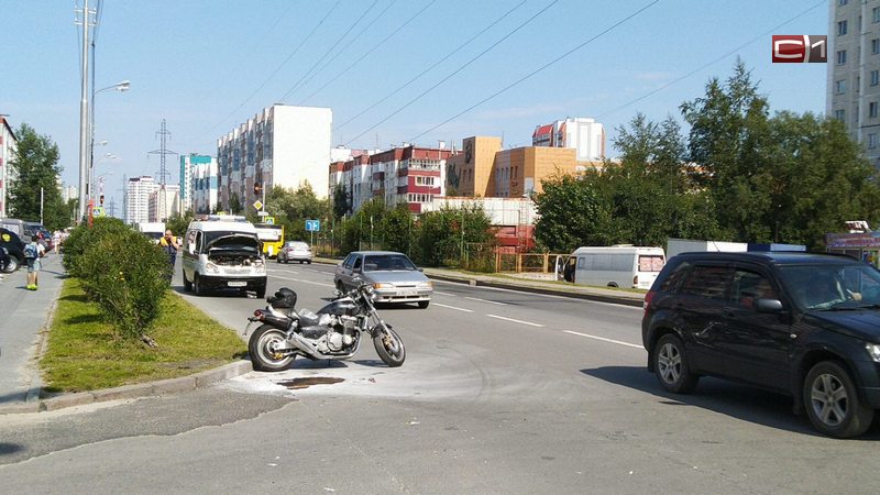 В Сургуте байкер пытался избежать столкновения с авто ценой своего здоровья