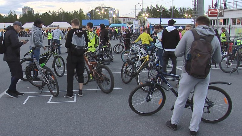 Развитие велокультуры: замглавы города принял участие в велопробеге вместе с сургутянами