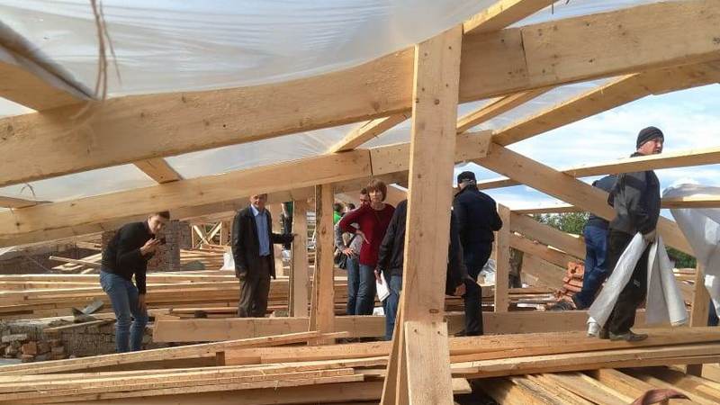 В Мегионе подрядчик за свой счет восстановит крышу дома, которая обрушилась в минувшую пятницу