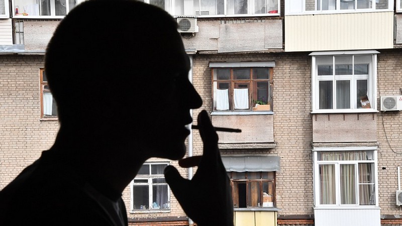 Правительство России запретило жарить шашлыки и курить на балконах квартир