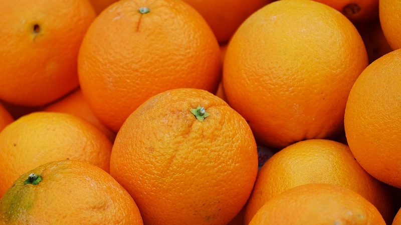 Более 150 килограммов салата и апельсин уничтожили в Югре