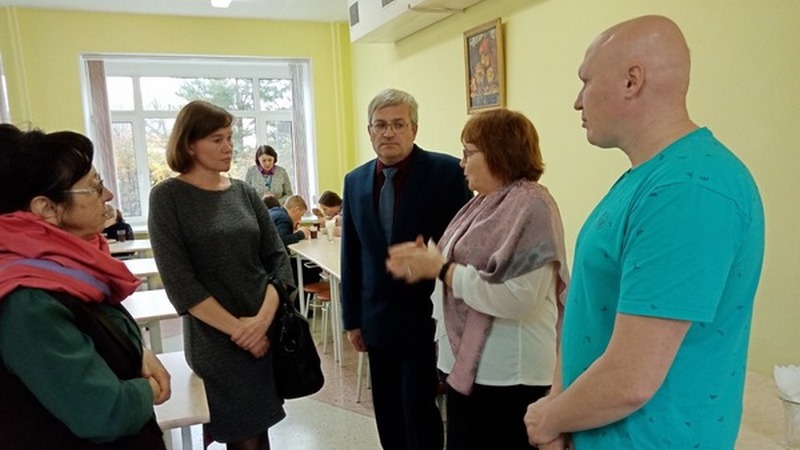 Депутаты занялись проверкой школьных столовых Нефтеюганского района