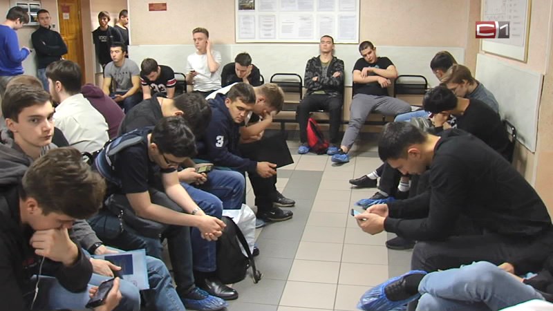 Сургутским призывникам рассказали о плюсах обучения в федеральной академии ВВС