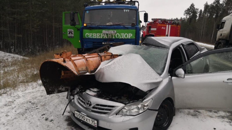В ДТП с КамАЗом на трассе Сургутского района погиб пассажир «Тойоты»
