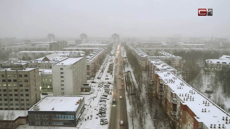 Замело снегом. Чистить центральные улицы Сургута будут по ночам