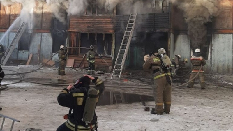 Полсотни возгораний. За неделю пожарными Югры было эвакуировано более 700 человек