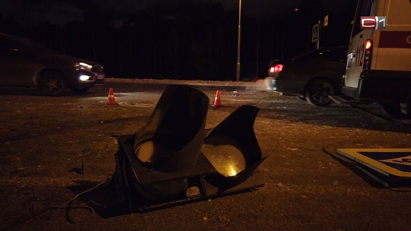 Очередной светофор Сургута пострадал по вине пьяного водителя