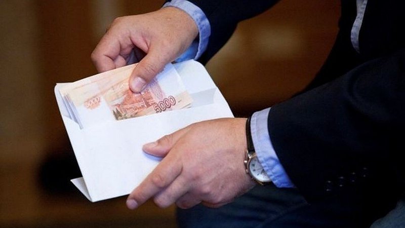 Сотрудник бюджетного учреждения Нижневартовска подозревается во взятке