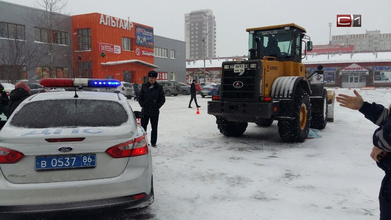 В Сургуте под колесами снегоуборочной техники погибла 41-летняя женщина
