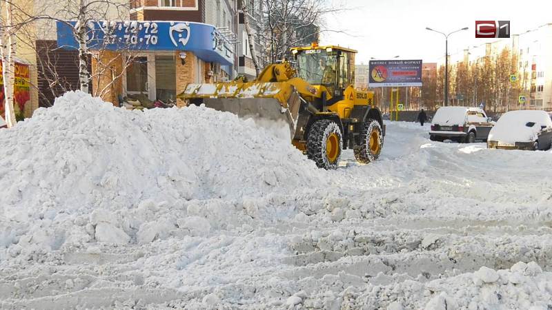 К концу недели сургутские дворы очистят от снега — обещают чиновники
