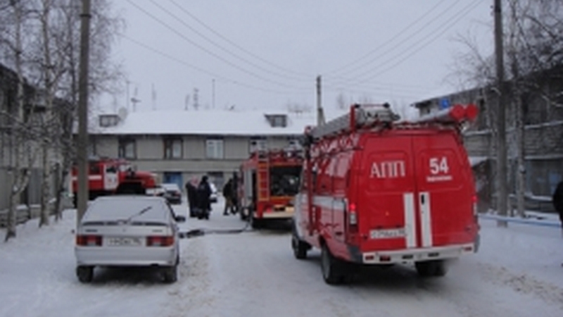 В Сургуте пожарные спасли человека из горящего жилого дома 