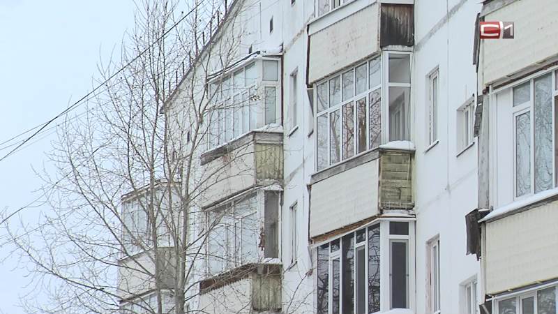 Снова виноват подрядчик. Жители сургутской пятиэтажки остались фактически без крыши