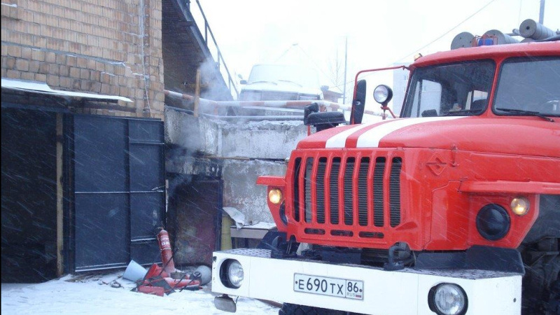 Три человека погибли при пожаре в дачном кооперативе под Сургутом