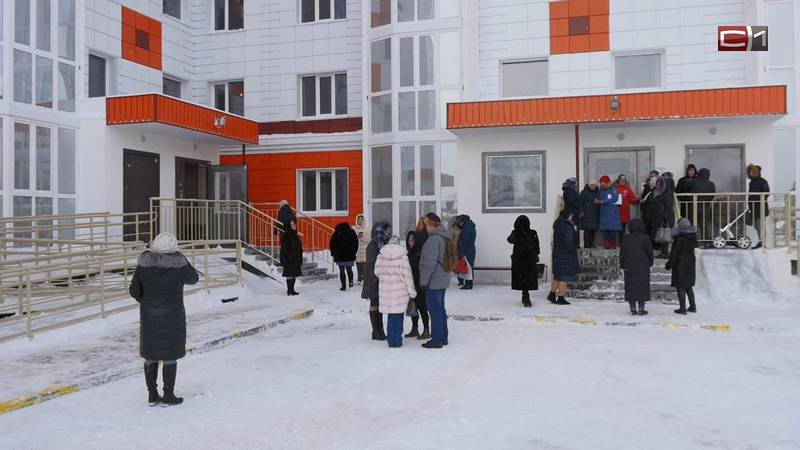Ключи от новых квартир получили более 100 семей в Сургутском районе