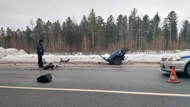 Машину разорвало пополам в результате ДТП на трассе Нефтеюганск-Сургут. ФОТО