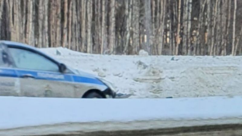Во время преследования нарушителя в Сургуте перевернулась машина ДПС. ВИДЕО