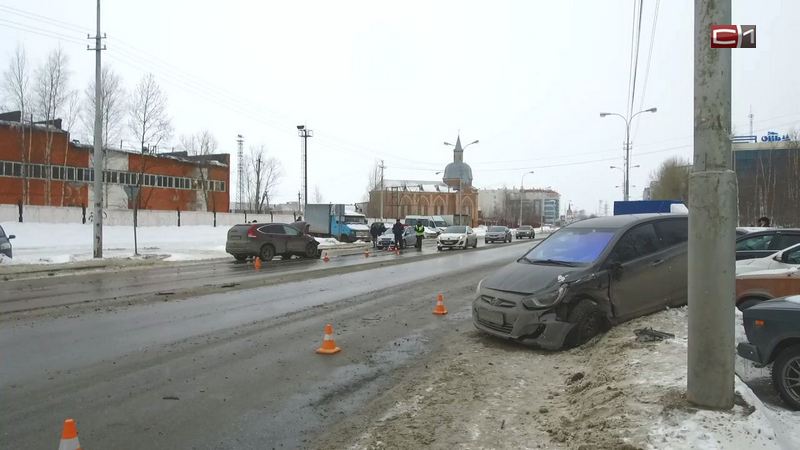 Два человека пострадали в аварии на Набережном проспекте в Сургуте