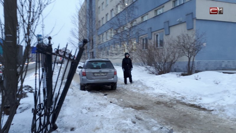 В Сургуте автомобиль сбил несколько человек на пешеходном переходе
