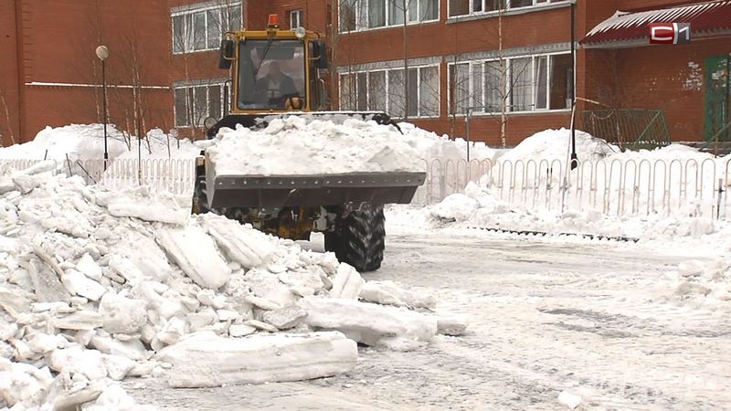 Уборку снега в Сургутском районе власти хотят взять под свой контроль