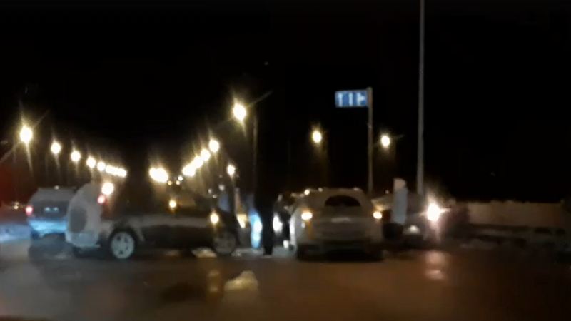 Череда ДТП произошла на дороге, ведущей в сургутский аэропорт. ВИДЕО