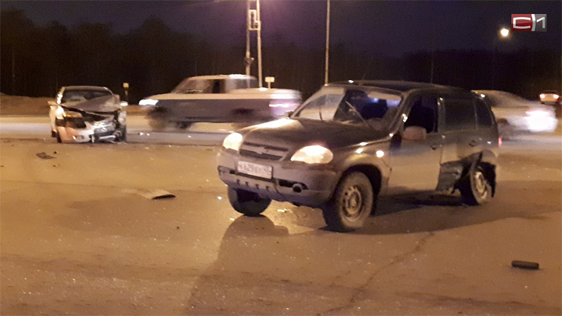 Проигнорировал светофор. Два человека пострадали в ДТП вблизи Сургута