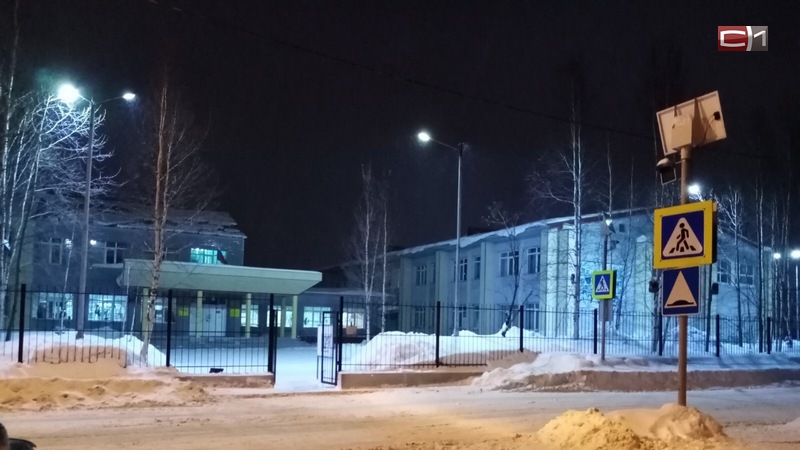 В Сургутском районе двое малышей гуляли ночью на улице, пока мамы пили
