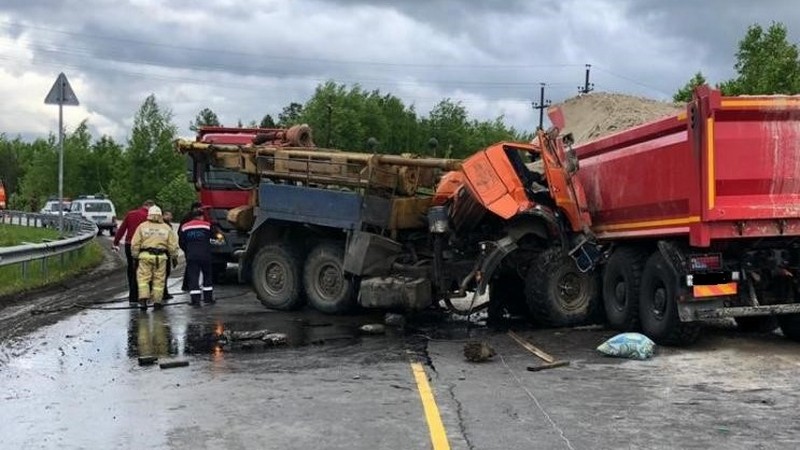 При столкновении с грузовиком «МАН» в Югре погиб водитель КамАЗа 