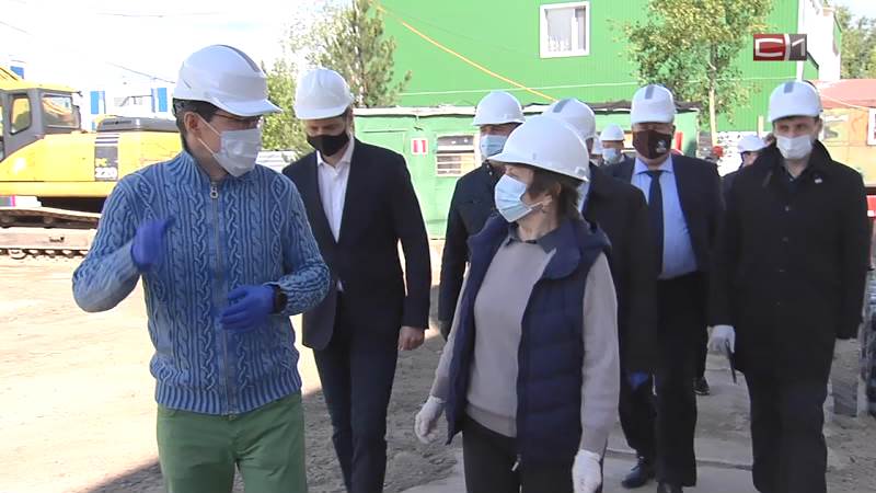 Наталья Комарова проверила строительство нескольких объектов в Сургуте