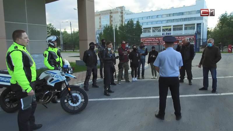 Инспекторы ГИБДД Сургута попросили байкеров приглядывать за молодежью