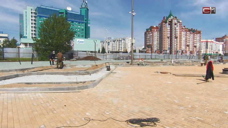 Готовы работать в две смены. Строители наращивают темпы работ на главной площади Сургута