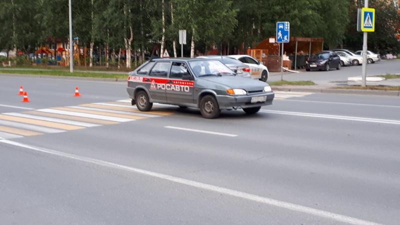 В Сургуте учебный автомобиль на пешеходном переходе сбил ребенка