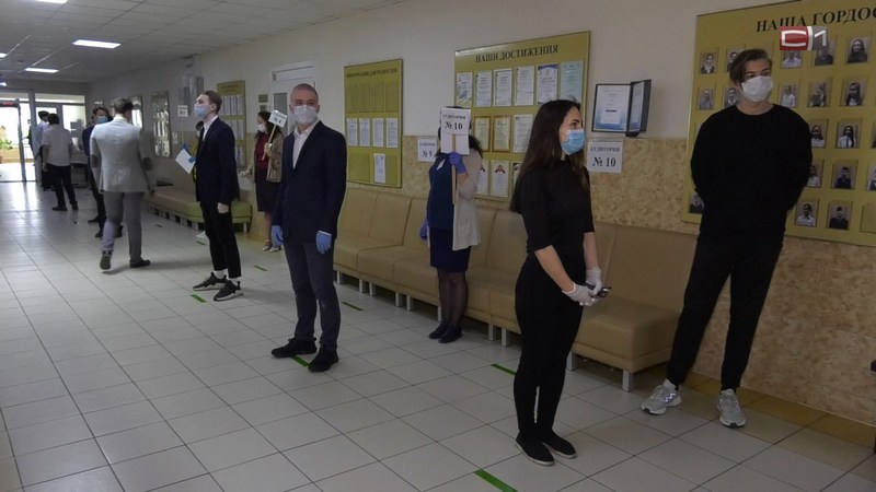 Смущают маски и перчатки. Сургутские выпускники рассказали об особенностях ЕГЭ 