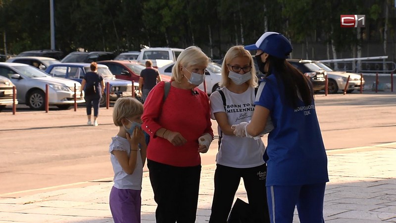 На вокзалах и в аэропорту Сургута маски раздают бесплатно
