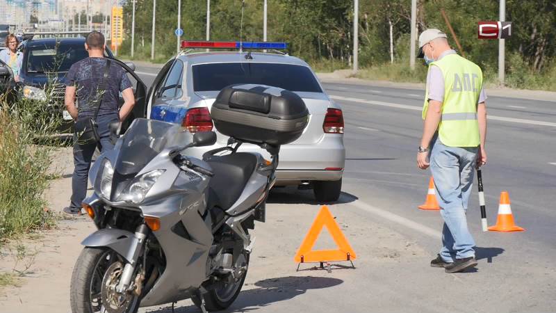 В Сургуте столкнулись мотоцикл и «УАЗ», байкер госпитализирован