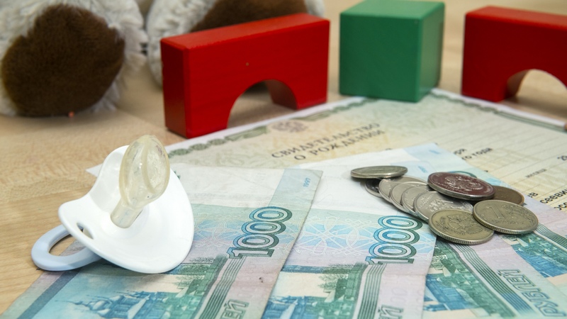 В России детские выплаты в сумме 10 тысяч рублей могут стать ежемесячными