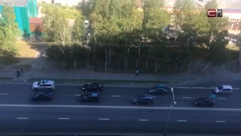 Десантники Сургута устроили автомобильный флэшмоб. ВИДЕО