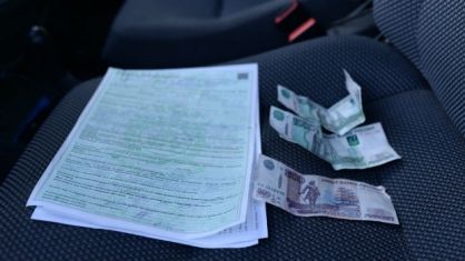 В Югре выпивший житель Башкортостана предлагал полицейскому взятку. ВИДЕО
