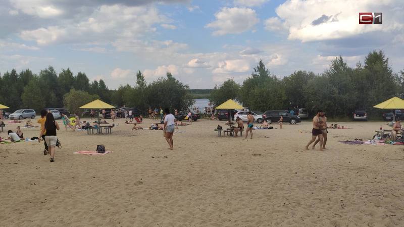 О коронавирусе забыли? Жители Сургута заполонили местные пляжи. ФОТО