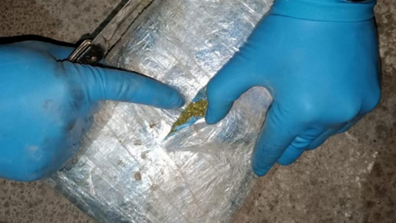В Югре полицейские изъяли у приезжего более 2 кг марихуаны