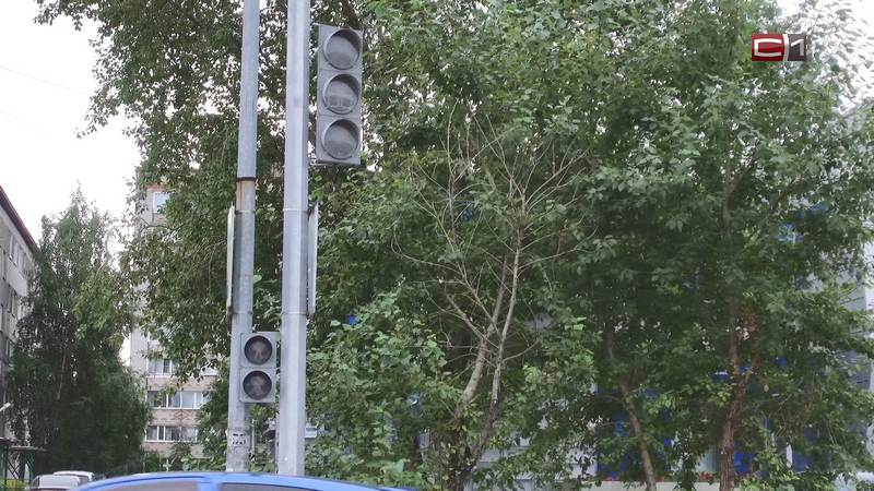 В Сургуте отключились сразу несколько светофоров на перекрестках