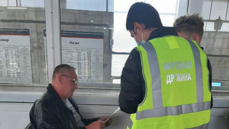 В сургутском аэропорту и на ж/д вокзале опрашивают пассажиров