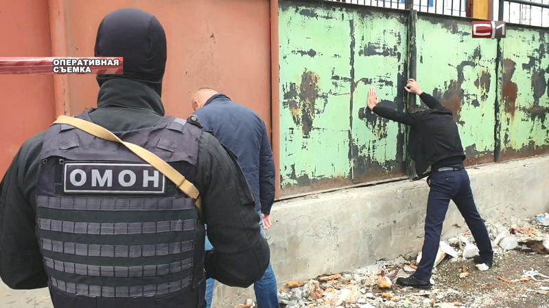 Силовики изъяли тонны алкоголя, которые сбывали в магазины Сургута