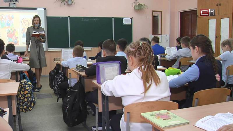 Учителя в сургутских школах будут носить прозрачные экраны