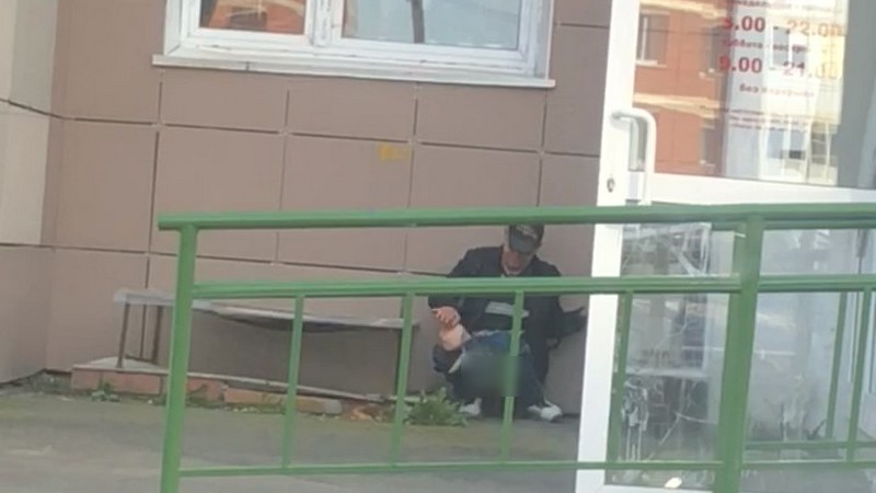 «Ссущие копейки». Сургутян наказывают за справление нужды на улицах