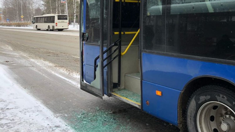 В Сургуте пассажиры выставили из автобуса провокатора без маски